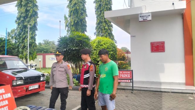 
 Antisipasi Penyalahgunaan BBM, Waka Polsek Mare IPDA A. Abustang Intensifkan Patroli dan Pengamanan SPBU