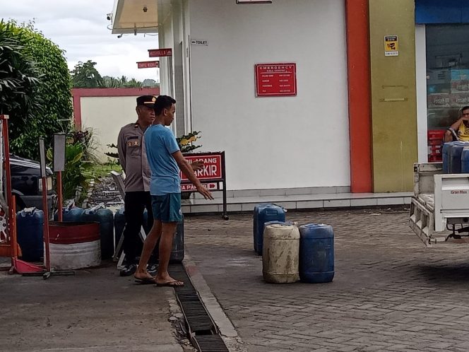 
 Wakapolsek Mare Pimpin Patroli SPBU, Pastikan Keamanan dan Kelancaran Distribusi BBM