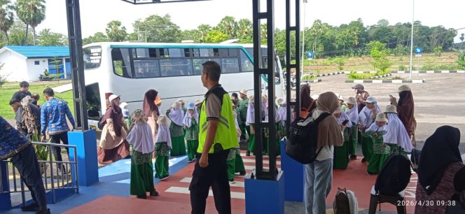
 Polsek Awangpone Pantau Pesawat ATR Fly Jaya menuju Bandara Morowali Akhir Bulan April 2026