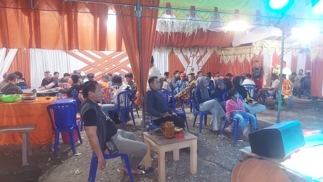 
 Personel Polsek Awangpone Laksanakan PAM Pesta di Jl. Barang Kelurahan Maccope Kecamatan Awangpone