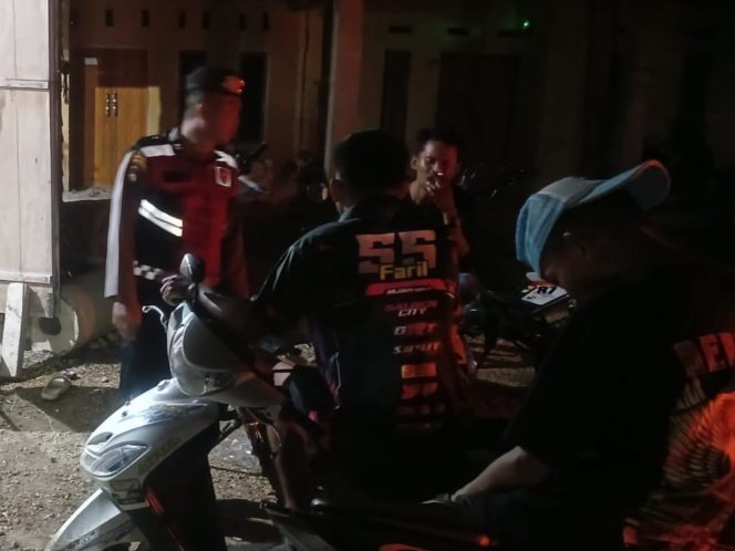 
 ‎Antisipasi Gangguan Kamtibmas, Personel Samapta Polsek Cenrana Laksanakan Patroli Malam.