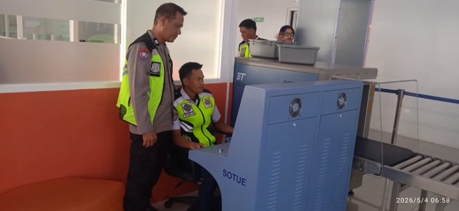 
 Polsek Awangpone Pantau Pesawat ATR Fly Jaya menuju Bandara Balikpapan Awal Bulan Mei 2026