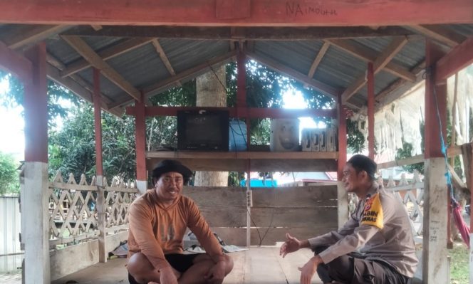 
 ‎Sambangi Warga Desa Panyiwi, Bhabinkamtibmas Polsek Cenrana Lakukan Silaturahmi.