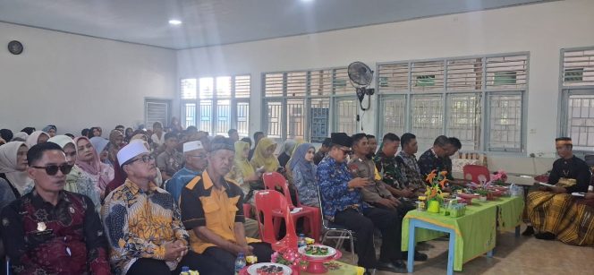
 ‎Bhabinkamtibmas Polsek Cenrana Hadiri Acara Penamatan Dan Pelepasan Siswa Kelas XII SMAN 27 Bone.