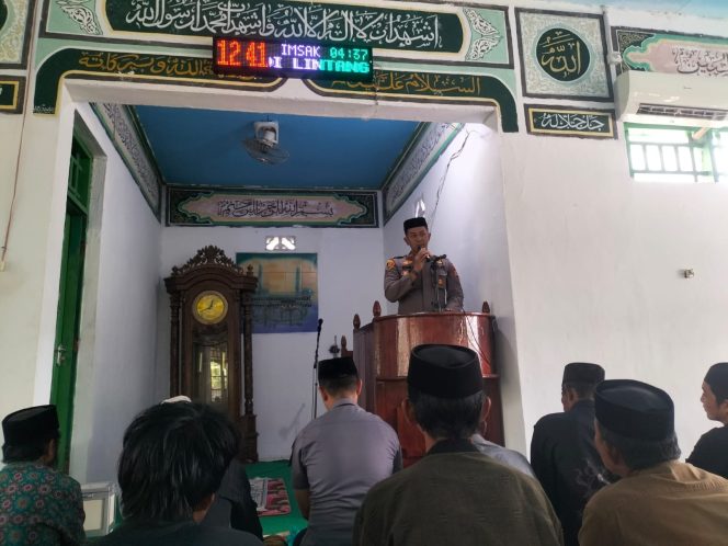
 ‎Sholat Jum’at Berjamaah di Desa Tanah Tengnga, Kapolsek Palakka Berikan Himbauan Kamtibmas Kepada Warga