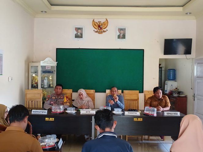
 BHABINKAMTIBMAS POLSEK ULAWENG HADIRI KEGIATAN PENETAPAN UNSUR MASYARAKAT PILKADES ANTAR WAKTU