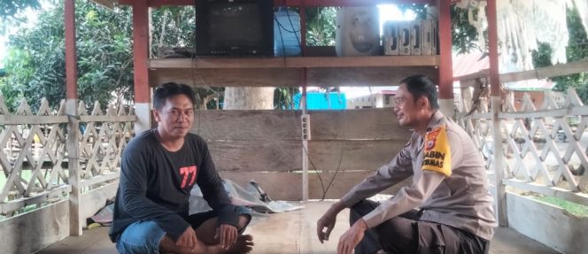 
 ‎Melalui Kegiatan Sambang, Bhabinkamtibmas Polsek Cenrana Bangun Kedekatan Dengan Warga