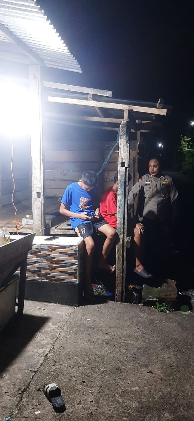 
 Polsek Mare Tingkatkan Kewaspadaan Warga Lewat Patroli Humanis