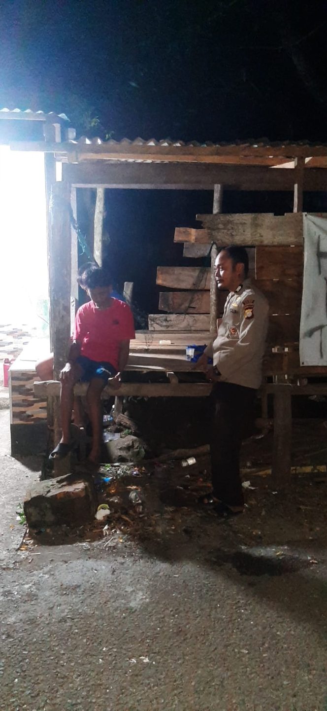 
 Patroli Dialogis Polsek Mare Perkuat Sinergitas dengan Warga Desa Ujung Tanah
