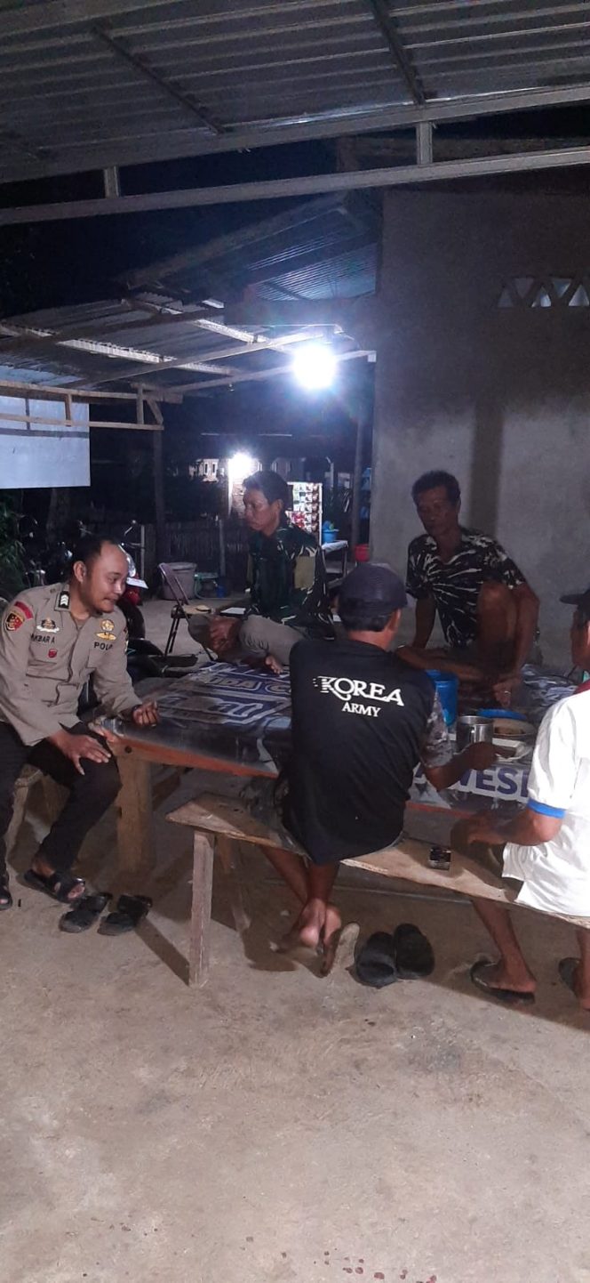 
 Personel Polsek Mare Rutin Patroli ke Desa yang Akan Melaksanakan Pilkades Serentak