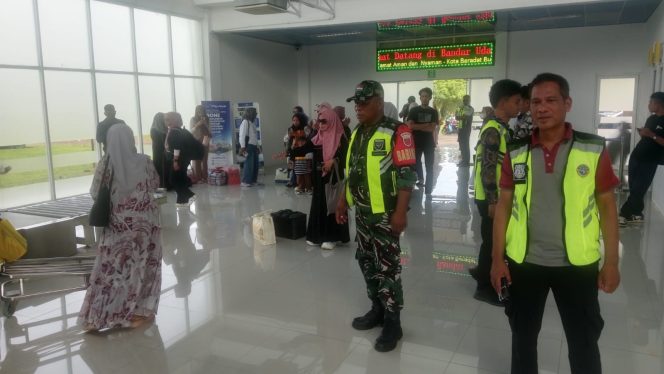 
 Polsek Awangpone Pantau Pesawat ATR Fly Jaya menuju Bandara Makassar Minggu Kedua Mei 2026