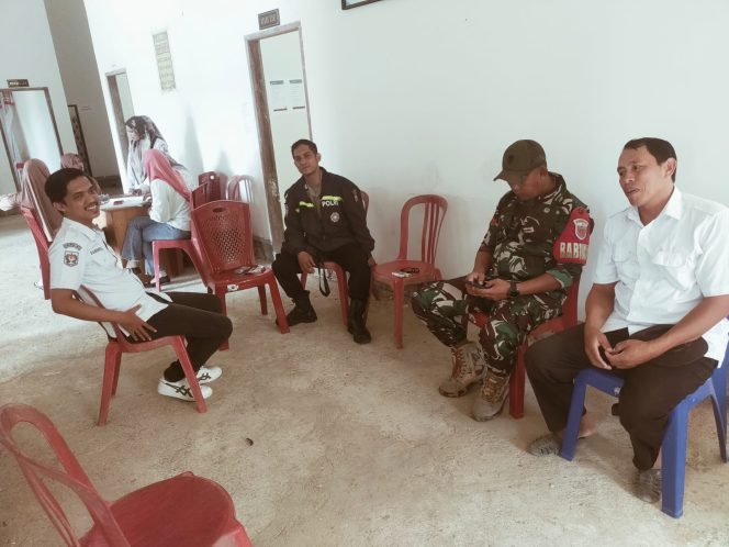 
 Bhabinkamtibmas Polsek Awangpone Laksanakan Sambang Dan Dds Di Desa Carebbu