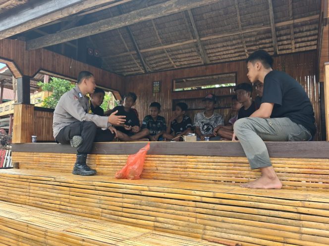 
 Jalin Kebersamaan dengan Warga Binaan, Bhabinkamtibmas Sampaikan Pesan Kamtibmas di Ajangale