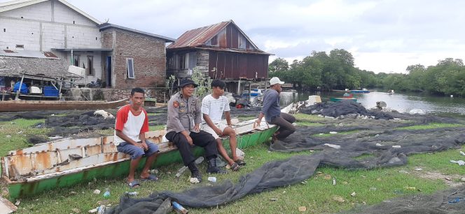 
 Sambangi Warga, Anggota Polsek Mare Laksanakan Silaturahmi Ke Masyarakat