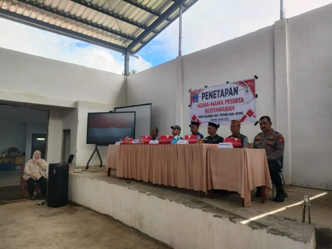 
 Kapolsek Ponre monitoring musdes penetapan nama peserta pemilihan kades antar waktu didesa salebba