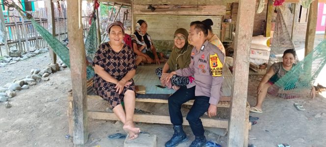 
 Dialog Humanis Bhabinkamtibmas Polsek Mare, Warga Desa Lakukang Diajak Jaga Keamanan Bersama