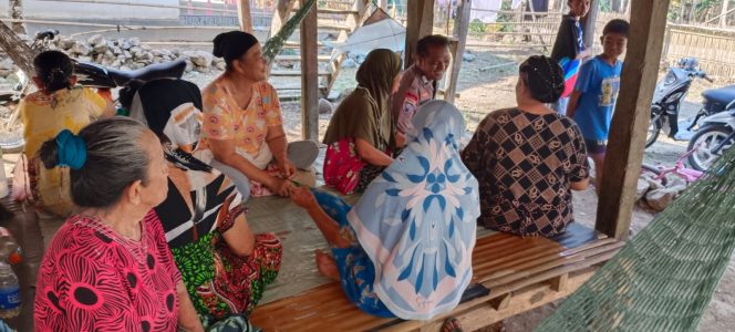 
 Bhabinkamtibmas Desa Lakukang Polsek Mare Laksanakan Binluh dan Patroli untuk Tingkatkan Kewaspadaan Warga