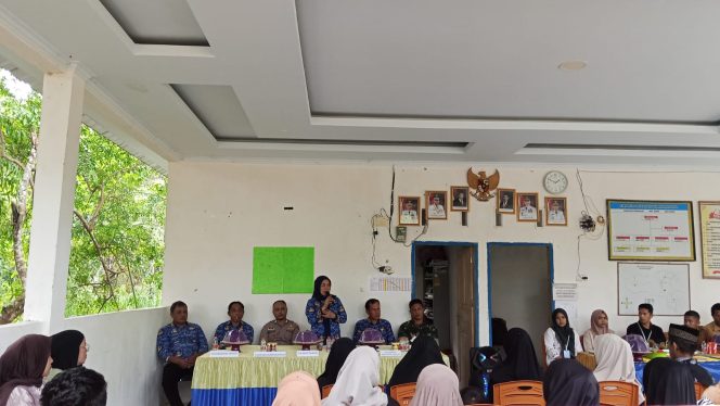 
 Kapolsek Mare Lakukan Silaturahmi Ke Panitia Pilkades PAW Desa Mattirowalie