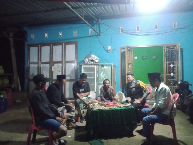 
 Menjelang Pilkades PAW desa salebba, bhabinkamtibmas Polsek Ponre laksanakan patroli humanis