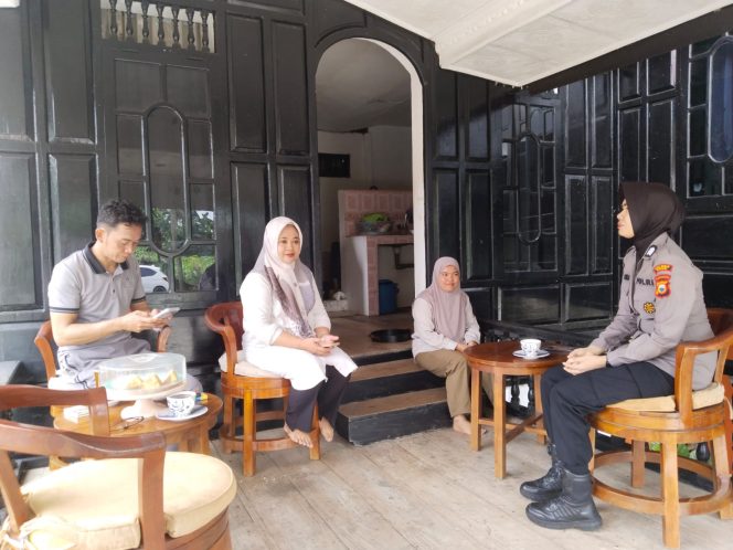 
 ‎Silaturahim Dengan Aparatur Desa, Personil Polsek Palakka Lakukan Himbauan Kepada Warga