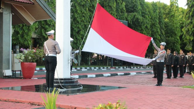 
 Peringati Harkitnas ke-118, Polda Sulsel Gelar Upacara Pengibaran Bendera Merah Putih