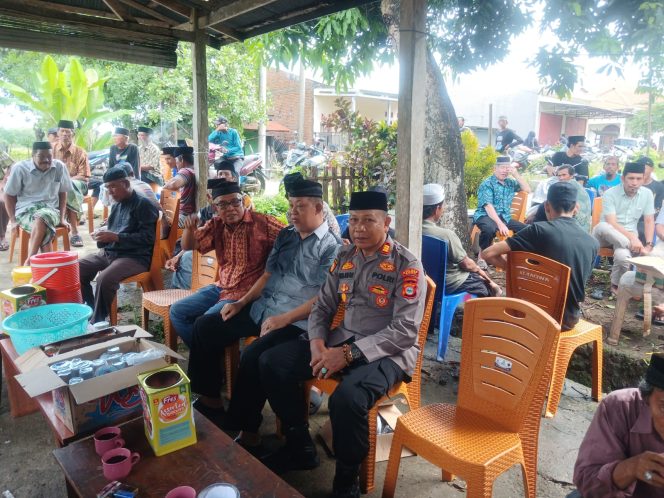 
 ‎Turut Berdukacita, Kapolsek Cenrana Melayat Ke Rumah Duka Salah Satu Tokoh Masyarakat