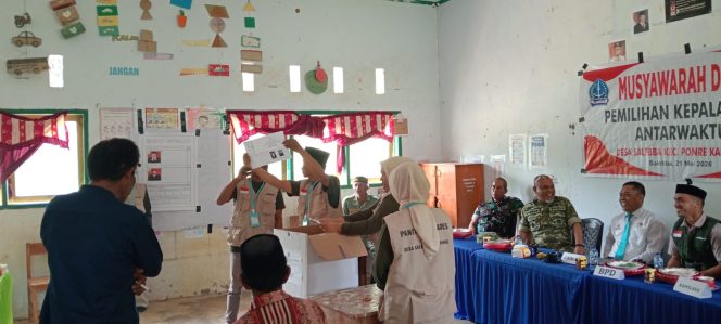 
 Polsek Ponre laksanakan pengamanan ketat pada kegiatan Pilkades PAW desa salebba kecamatan Ponre
