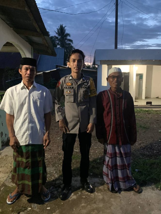 
 ‎Bhabinkamtibmas Polsek Cenrana Lakukan Patroli Di Desa Binaan, Ini Tujuannya