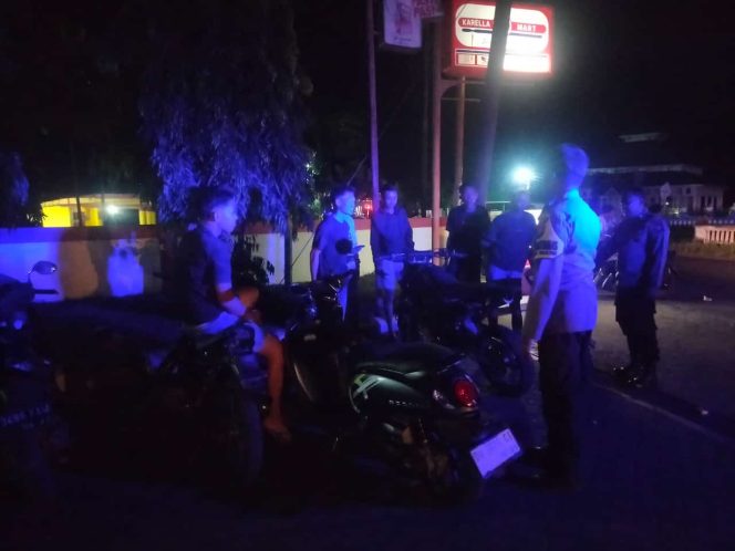 
 Polsek Mare Cegah Gangguan Kamtibmas Malam Takbiran Dengan Patroli Blue Light