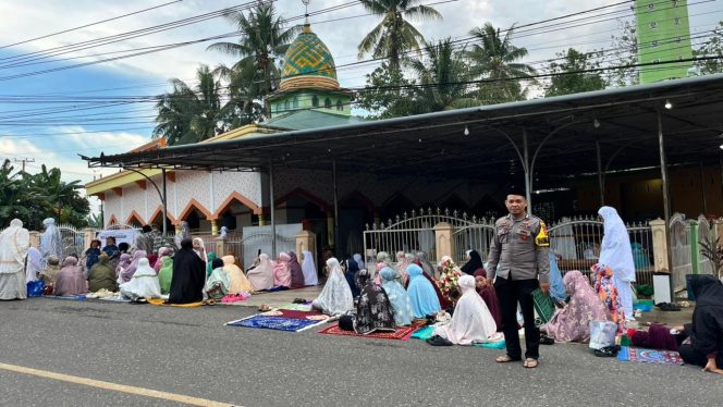 
 ‎Demi Kelancaran Sholat Idul Adha, Personel Polsek Palakka Laksanakan Pengamanan