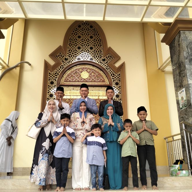 
 Kapolsek Awangpone Hadiri Pelaksanaan Shalat Idul Adha 1447 H di Desa Cumpiga