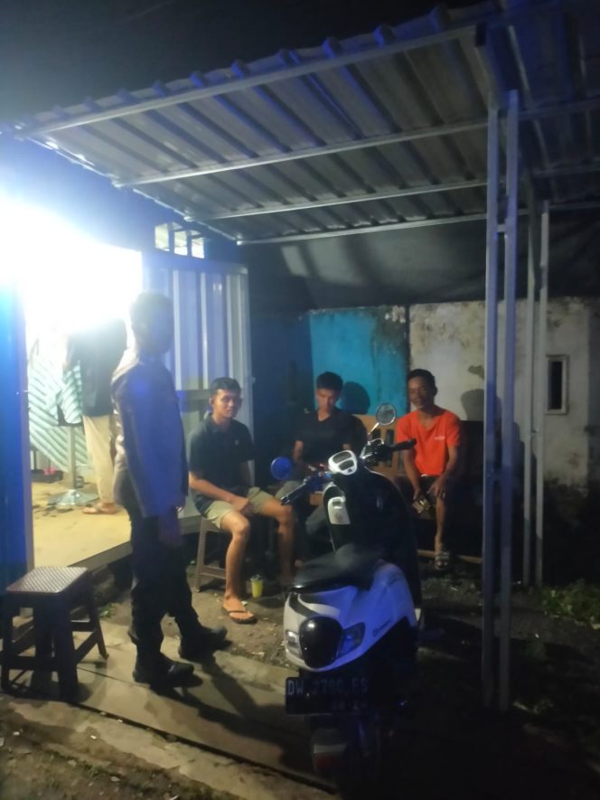 
 Jelang Iduladha, Polsek Mare Rutin Patroli Cegah Pencurian di Kecamatan Mare