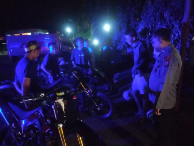 
 Tekan Aksi Kriminalitas Dan Aksi 3C, Polsek Mare Giatkan Patroli Blue Light