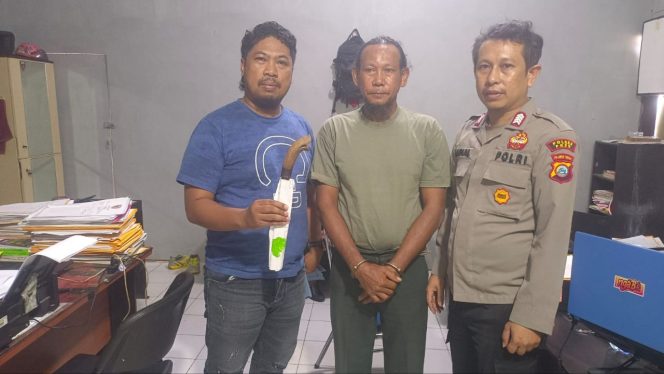 
 Bhabin Bripka Zaenal   Titip Pesan Kamtibmas Pada Saat kunjugan pos kamling ,Tujuan Keamanan Polsek Tonra ,Polres Bone