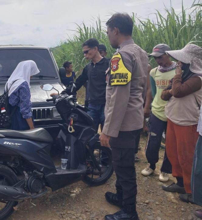 
 Polsek Mare Laksanakan Patroli Dialogis dan Sambang Warga di Desa Tellongeng