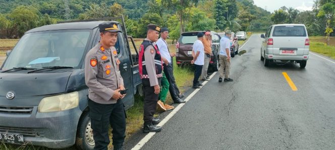 
 AKPH.YULHAIDIR S.sos KAPOLSEK TONRA LAKUKAN  PAM JALUR ,POLSEK TONRA, POLRES BONE
