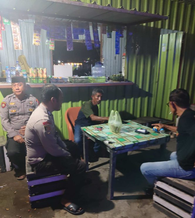 
 Cegah Tindak Kriminal, Piket Jaga Polsek Mare Lakukan Patroli Dialogis di Pusat Keramaian