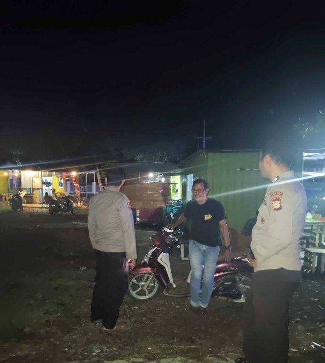 
 Jaga Kamtibmas Malam Hari, Personel Polsek Mare Sambangi Tempat Keramaian