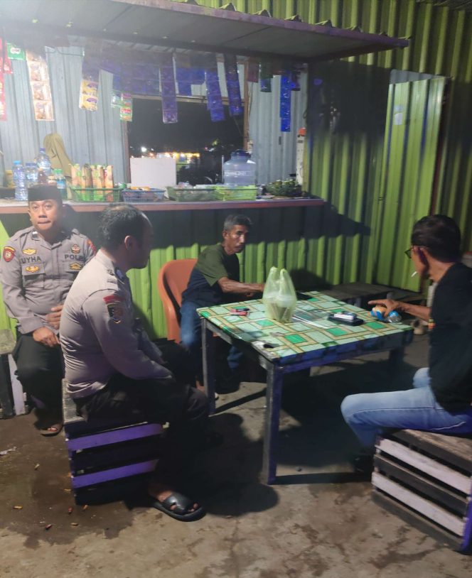 
 Jaga Keamanan Masyarakat, Polsek Mare Lakukan Patroli Malam