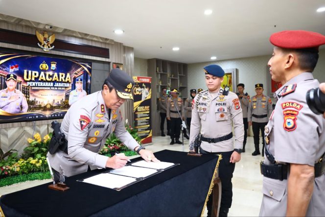 
 Penyerahan Jabatan Dirreskrimum Polda Sulsel, Kapolda Sampaikan Terima Kasih atas Dukungan dan Kinerja Selama Bertugas