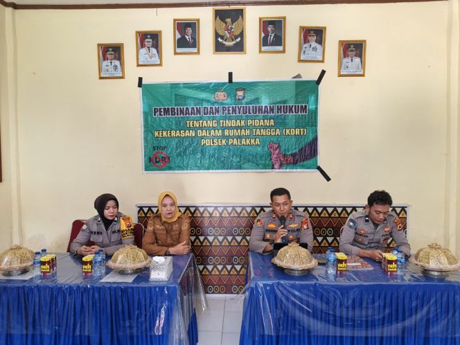 
 ‎Kapolsek Palakka Berikan Penyuluhan Hukum Tentang KDRT di Desa Panyili  ‎