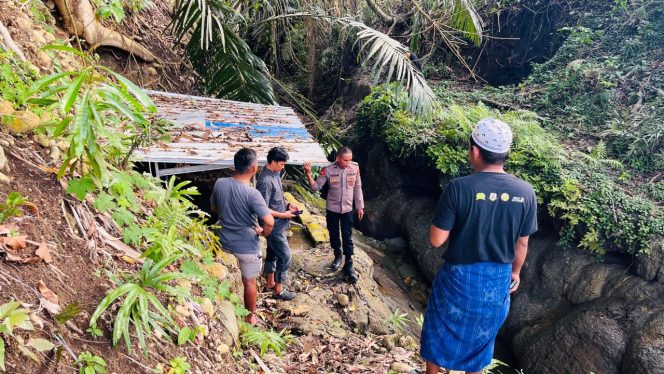 
 ‎Dapat Aduan Pencurian Mesin Air di Desa Usa, Personil Polsek Palakka Datangi TKP