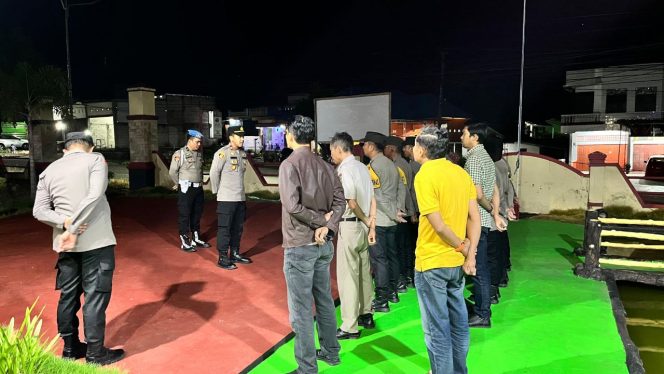 
 ‎Personil Polsek Palakka Laksanakan Apel Siaga Malam Takbiran Idul Adha Dipimpin Kapolsek Palakka  ‎