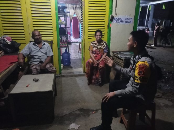 
 Bhabinkamtibmas Polsek Barebbo Imbau Warga Waspada Pencurian Rumah