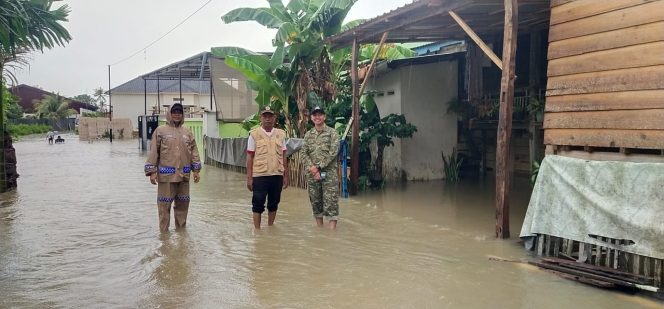 
 Personel Polsek Barebbo Laksanakan Monitoring Banjir Akibat Curah Hujan Tinggi, Sejumlah Desa Terdampak