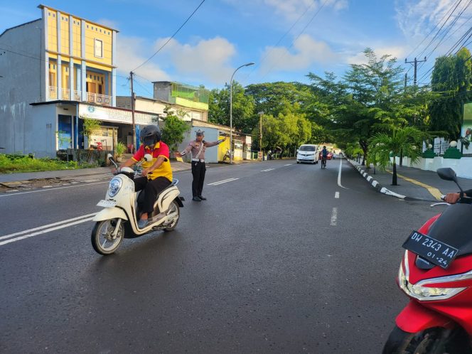 
 Jaga Kamseltibcar Lantas, Satlantas Polres Bone PAM Jalur Kunjungan Mentan RI