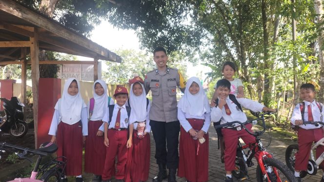 
 Bhabinkamtibmas Menyapa Anak Sekolah, Polisi Sahabat Anak