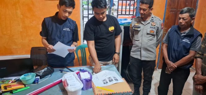 
 Anggota Polsek Libureng Lakukan Pengecekan Kesiapan Panitia Pilkades PAW Desa Mario