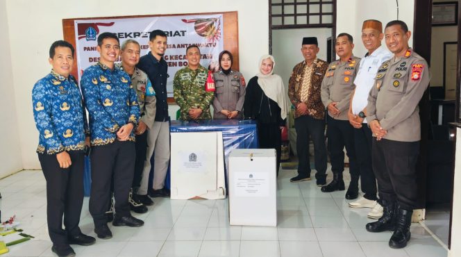 
 Pengecekan dan Patroli Tripika di Sekretariat Panitia Pilkades PAW Desa Kajaolaliddong Berlangsung Aman