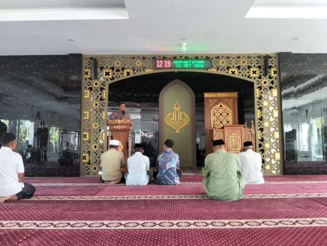 
 Kanit Binpolmas Sat Binmas Polres Bone Sampaikan Pesan Kamtibmas kepada Jemaah Masjid H. Muhammad Suyuthi